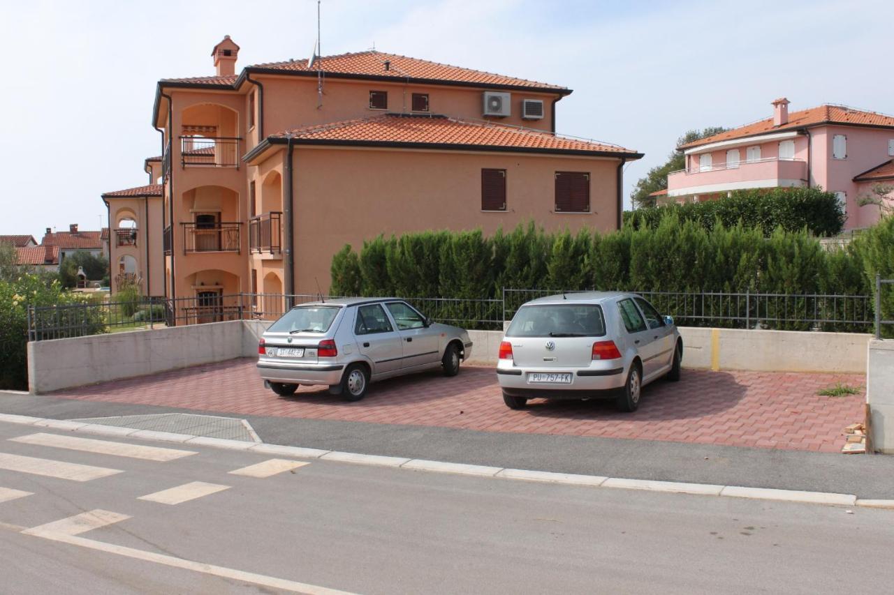 Apartments With A Swimming Pool Novigrad - 7078 Bagian luar foto