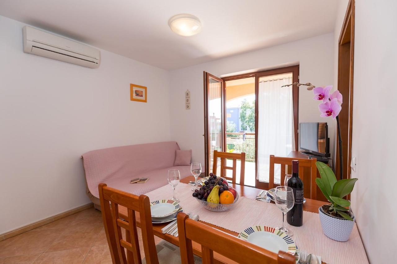 Apartments With A Swimming Pool Novigrad - 7078 Bagian luar foto