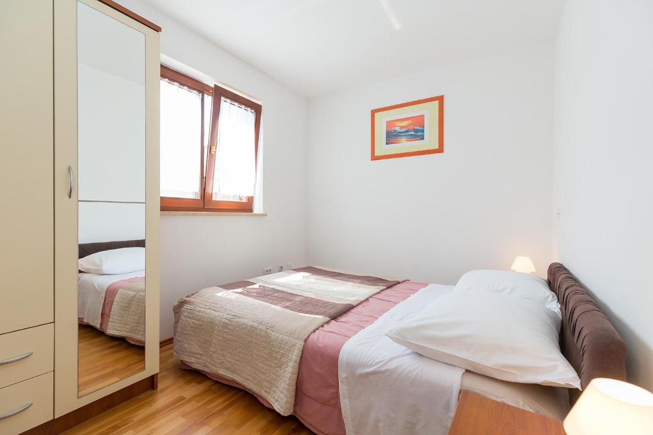 Apartments With A Swimming Pool Novigrad - 7078 Bagian luar foto