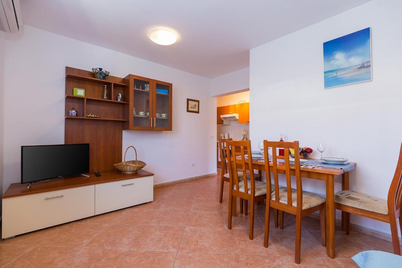 Apartments With A Swimming Pool Novigrad - 7078 Bagian luar foto